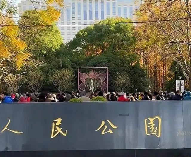 上海相亲角现状，令人叹为观止...（组图） - 2