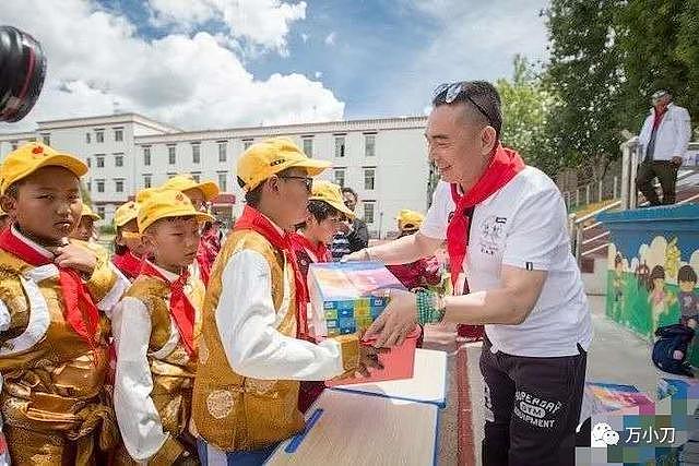 “内地刘銮雄”：年轻30亿身家围猎女星，如今成老赖泪洒直播间（组图） - 26