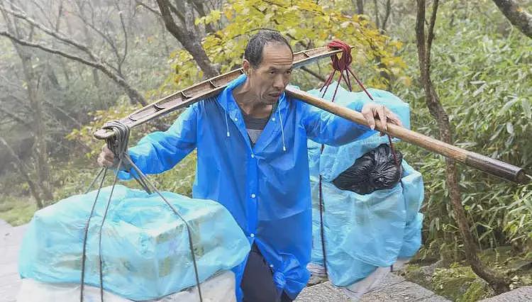 泰山“挑山工”集体沉默！机器狗抢了他们的饭碗，AI真的好吗？（组图） - 9