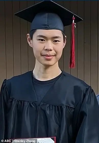 华裔天才少年13岁被谷歌破格招为工程师！却被16所大学拒绝录取（组图） - 2