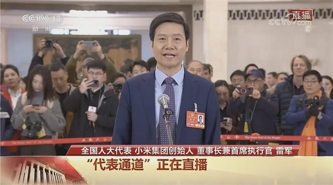 为什么是雷军第一个亮相“代表通道”接受采访（组图） - 1