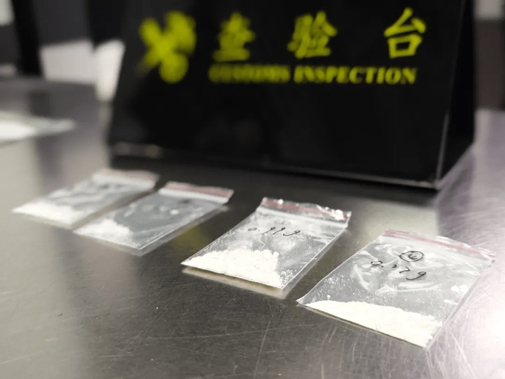 男游客肛门藏匿“毒品”，企在罗湖口岸走私遭缉拿画面曝（视频/组图） - 2