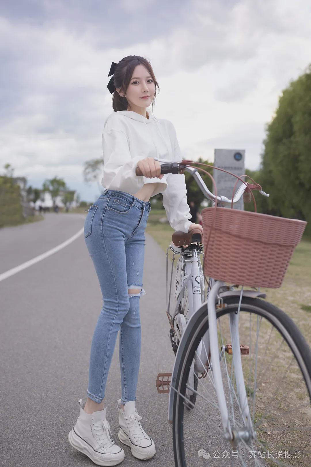 【美女】喜欢骑行的小姐姐，这身材没的说，“想和你再去吹吹风，虽然你是不同时空”（组图） - 1