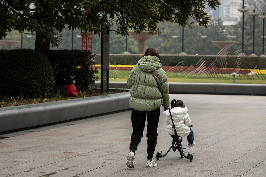 不结婚就离职：中国公司对单身员工发出“催婚令”（组图） - 2