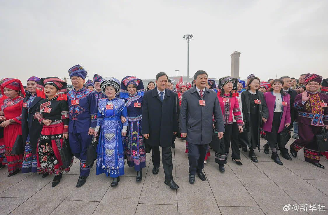 中国全国人大代表走向会场，现场图来了（组图） - 2