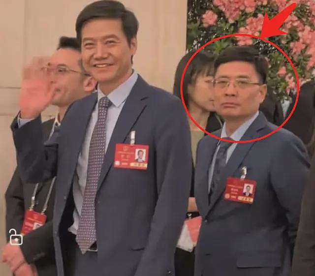 网友笑疯！海尔总裁光芒被雷军掩盖，公司号竟集体爆笑“护主”？（组图） - 1