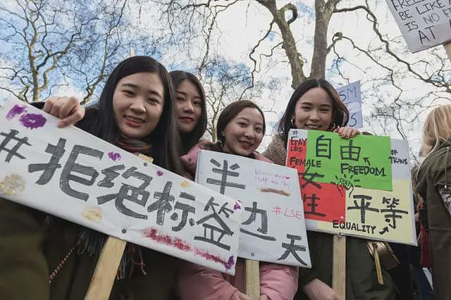 “女权五姊妹”十周年：从苦哈哈到乐呵呵，海外中国女权人士藉“另类脱口秀”反抗父权（组图） - 4