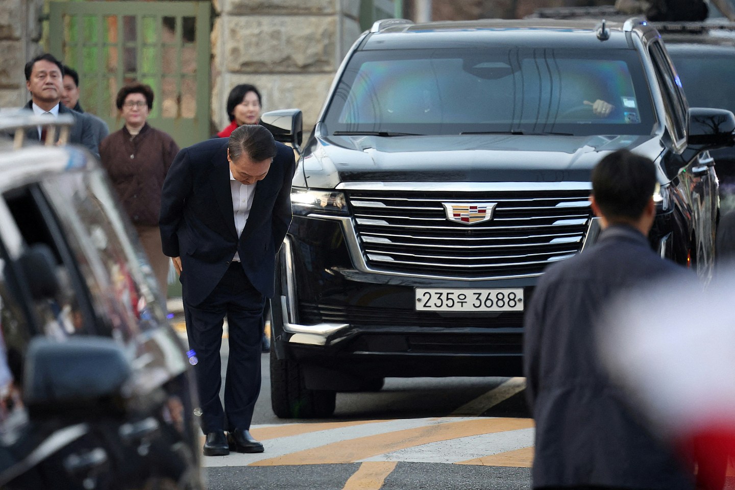 韩国检方不就法院撤销拘留上诉，尹锡悦获释离开首尔拘留所（组图） - 2