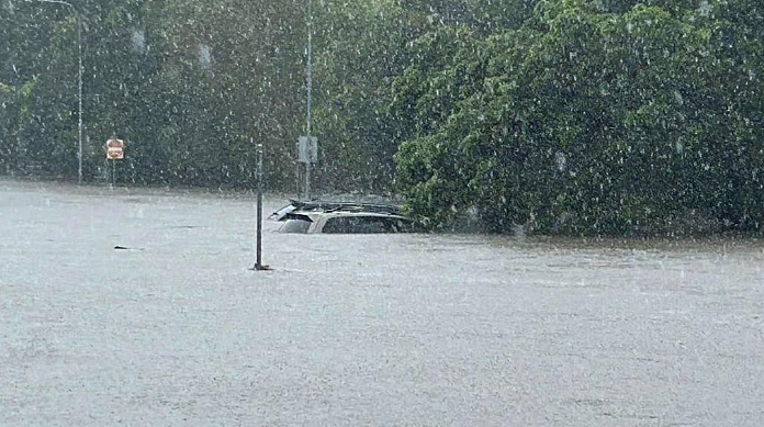 3个月的雨1天下完！昆州多地暴雨成灾，数条街道被淹洪水泛滥（组图） - 6