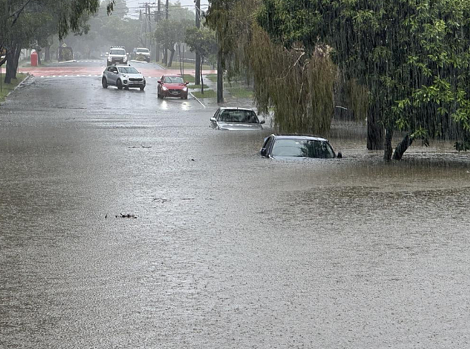 3个月的雨1天下完！昆州多地暴雨成灾，数条街道被淹洪水泛滥（组图） - 5