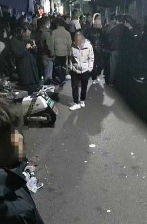 网传湖南美女接客，40男排队塞满小巷邻居报警（视频/组图） - 7