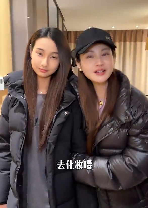 杨雪15岁女儿首曝光！母女同框似姐妹，网友赞孩子自带清冷感（组图） - 4