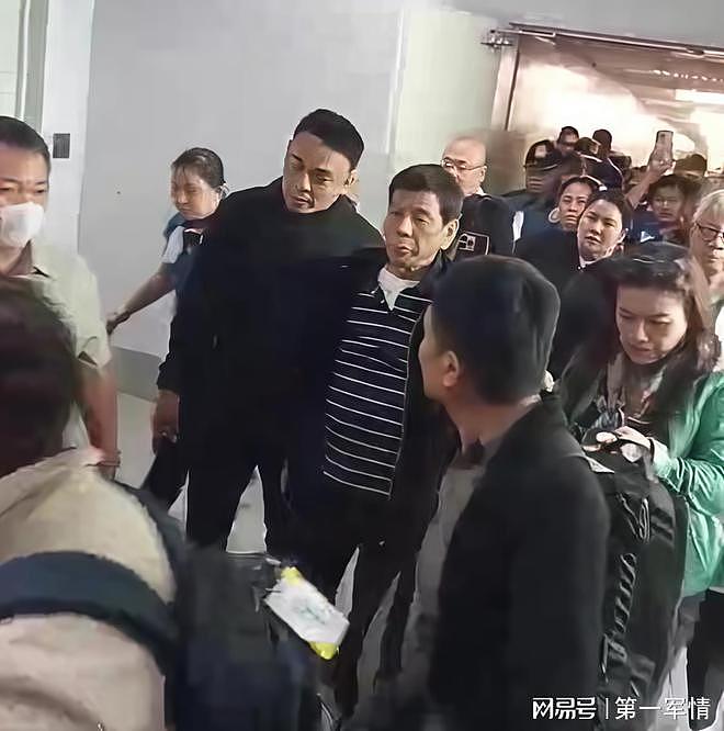 杜特尔特在马尼拉被捕，下机前说“最好杀了我”，或被秘密带出国（视频/组图） - 1