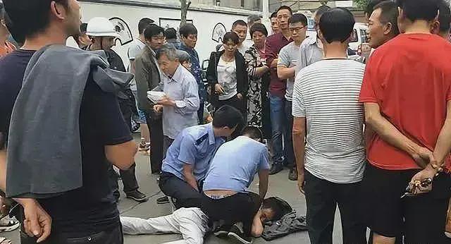 广东初二男孩被5名同学围殴，父亲抡起铁棍将其中一名活活打死，判决结果出来后，网友不淡定了…（组图） - 13