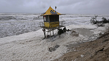 海滩变断崖！黄金海岸遭飓风毁灭性冲击，旅游业或损失数亿（组图）