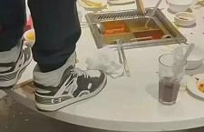 热帖：海底捞，栽在两个17岁男孩身上...（组图）