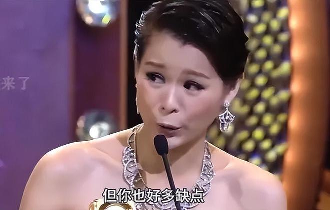 老公夜店拥美女庆生，胡杏儿评论区沦陷！从黄宗泽开始就爱渣男，网友都劝她尽快离婚（组图） - 10