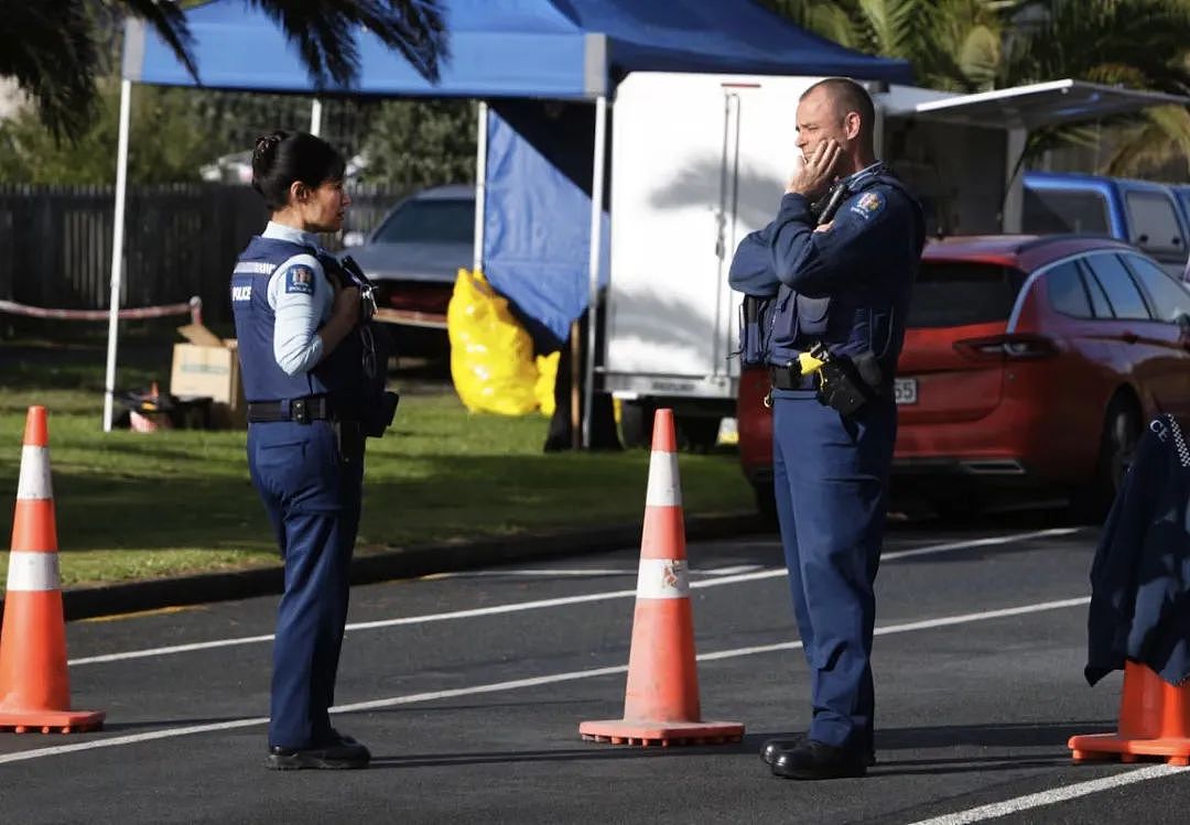 新西兰妈妈报警杀子实录，警方延误77分钟，致使两童陈尸家中；“小龙虾钱到账“录音曝光，非法供应中餐馆，老板火速跑路回国（组图） - 10