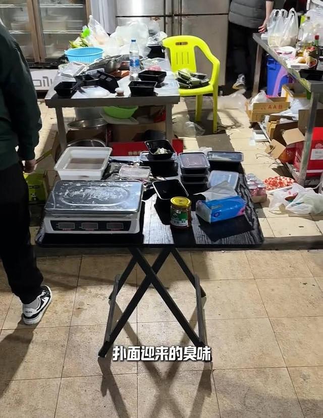 男子兼职当“外卖侠”打假堂食骗局：有的线下店臭气熏天（组图） - 2