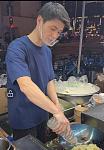 90后小伙摆摊卖炒饭去年净赚50万：数据真实，不怕打假（组图）