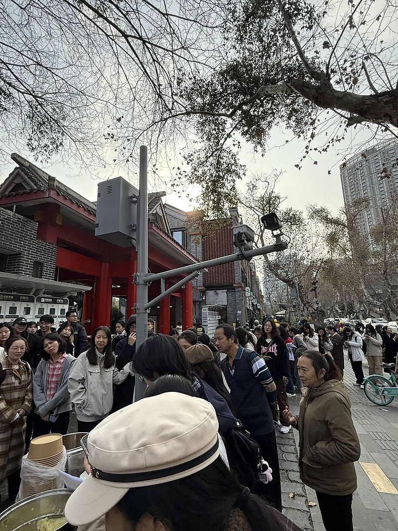 过自己要的生活！复旦研究生退学卖土豆泥，食客排长龙（组图） - 1