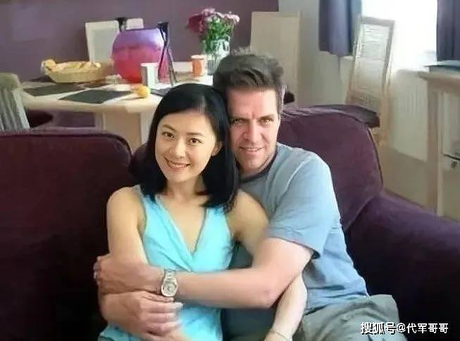 央视主持人姜丰，事业巅峰时赴英留学生子，离婚后独自抚养子女（组图） - 2