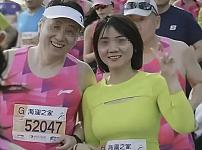 “野鸳鸯”女主身份被扒，36岁硕士生，男主是其领导，都是公务员（组图）