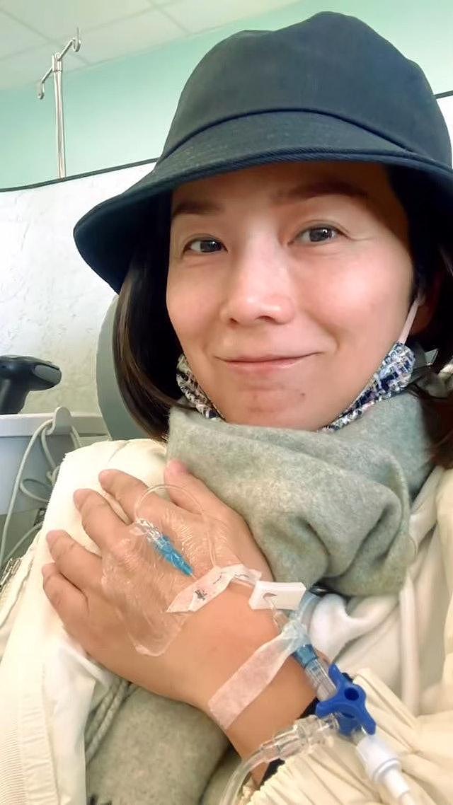 吴文忻进入癌症末期,两个女儿哭着为妈妈剃头,不舍亲吻妈妈(图) - 2