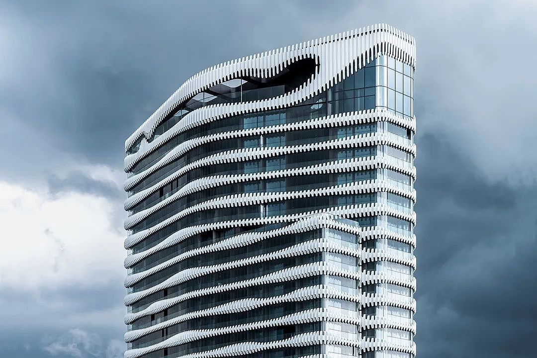 奇葩！德国设计白色“拉链”大楼，具象建筑在海外“口碑”逆袭了？网友：竟然还挺好看的 - 13