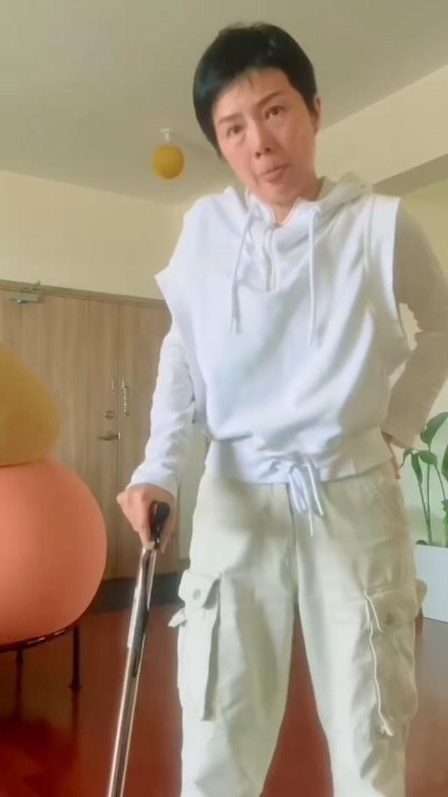 吴文忻进入癌症末期,两个女儿哭着为妈妈剃头,不舍亲吻妈妈(图) - 6