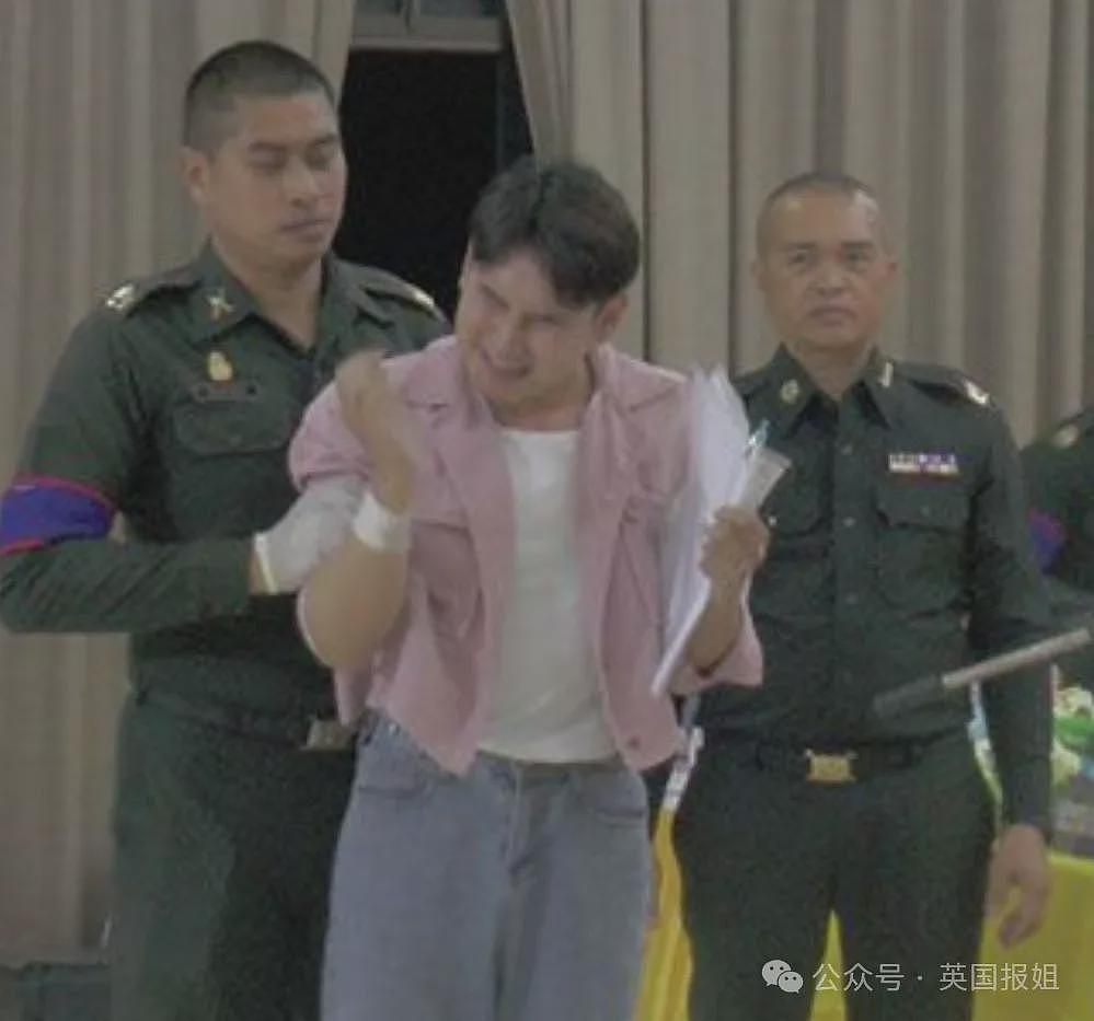 泰国征兵现场再现火辣“美女”!变性人齐聚大秀美貌,抽签定“生死”太刺激...(组图) - 13