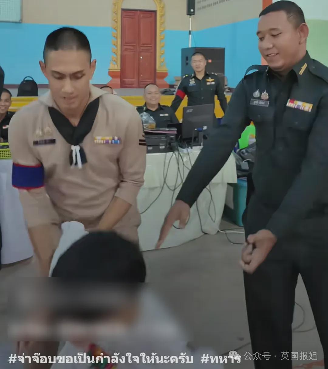 泰国征兵现场再现火辣“美女”!变性人齐聚大秀美貌,抽签定“生死”太刺激...(组图) - 19