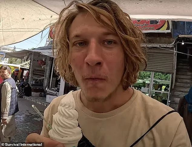 油管小哥跑去与世隔绝小岛上问候原始部落，还给对方留下一罐可乐，结果刚出岛就被抓了...（组图） - 18