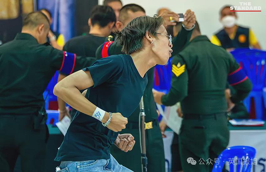 泰国征兵现场再现火辣“美女”!变性人齐聚大秀美貌,抽签定“生死”太刺激...(组图) - 2