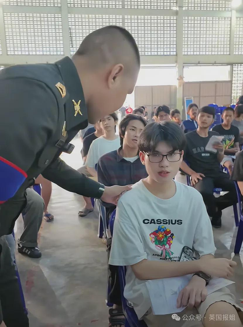 泰国征兵现场再现火辣“美女”!变性人齐聚大秀美貌,抽签定“生死”太刺激...(组图) - 17