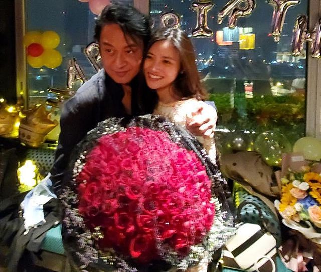 63岁马景涛回绥中祭祖，独自逛早市买一兜爆米花，过着普通人生活（组图） - 7
