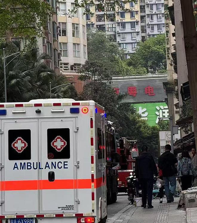 父亲称家中做实验被炸伤的男孩手部截肢还需植皮！街道办发声（图） - 1