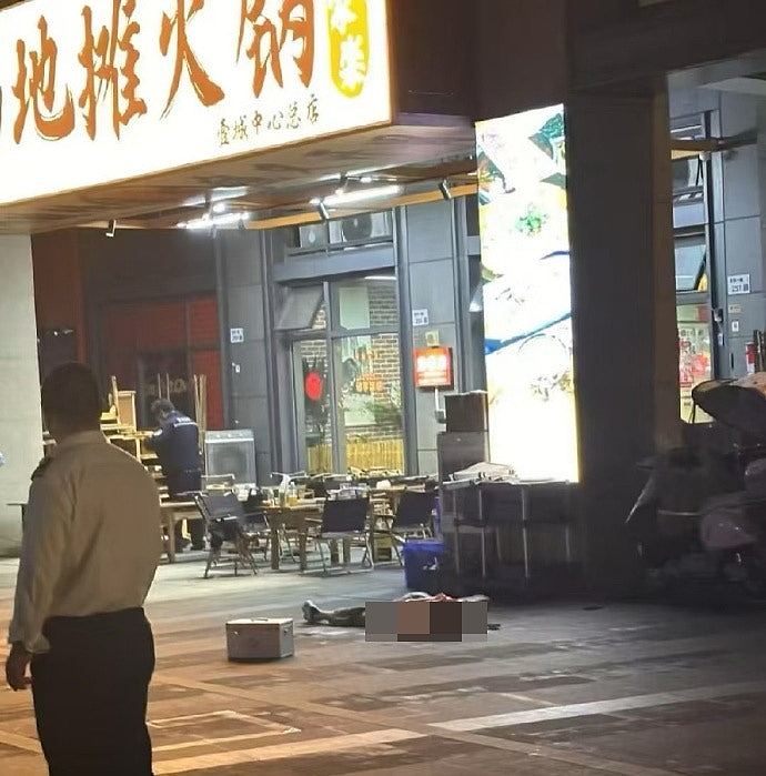 疑涉金钱纠纷!男子深圳火锅店连捅多刀残杀1女,未逃走静待警方(视频/组图) - 2