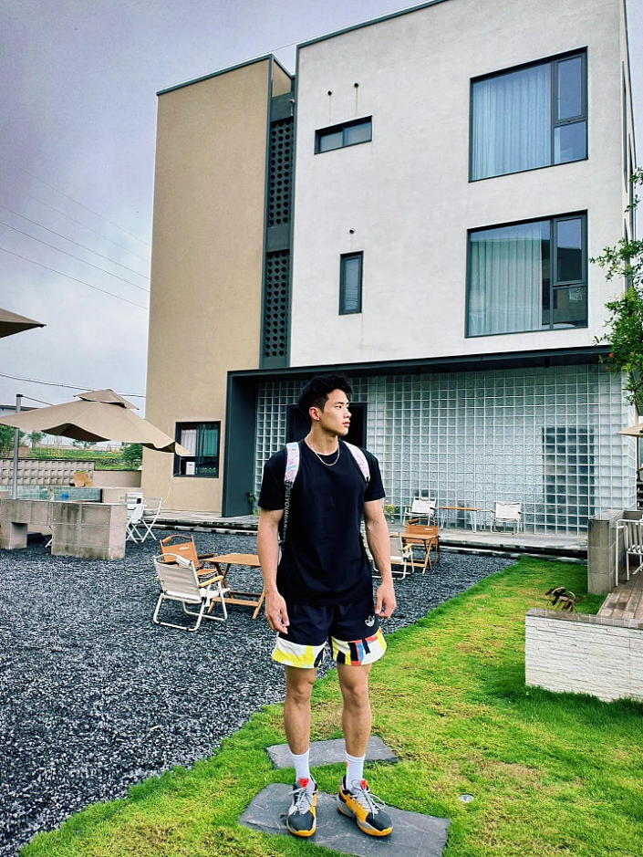 【帅哥】22岁重庆猛男崽儿,精悍公狗腰饱满胸肌,这人鱼线太绝了谁顶得住(组图) - 12