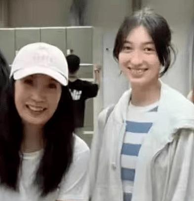 14岁诺一上法国新闻,长小胡子变化大,褪去混血感笑起来好像刘烨(组图) - 30