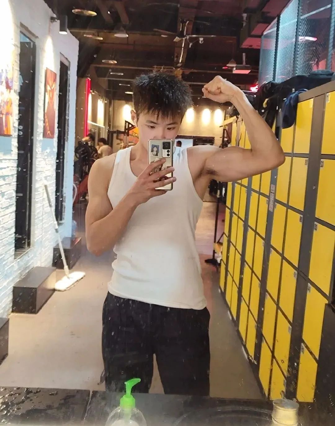 【帅哥】22岁重庆猛男崽儿,精悍公狗腰饱满胸肌,这人鱼线太绝了谁顶得住(组图) - 22