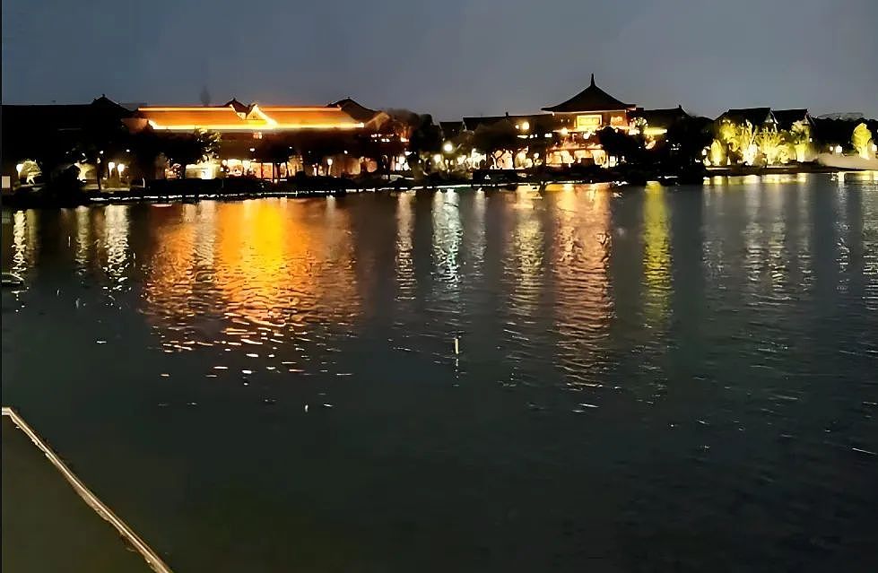 都市传闻故事:开封龙亭湖“水怪“传闻(组图) - 1