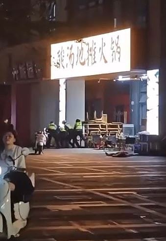 疑涉金钱纠纷!男子深圳火锅店连捅多刀残杀1女,未逃走静待警方(视频/组图) - 4