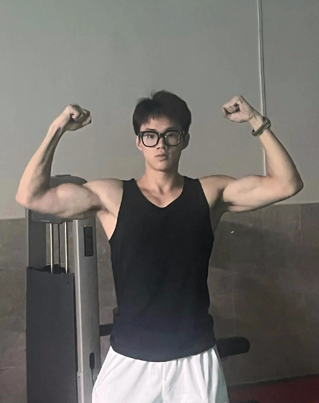 【帅哥】22岁重庆猛男崽儿,精悍公狗腰饱满胸肌,这人鱼线太绝了谁顶得住(组图) - 21