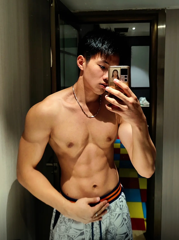 【帅哥】22岁重庆猛男崽儿,精悍公狗腰饱满胸肌,这人鱼线太绝了谁顶得住(组图) - 6