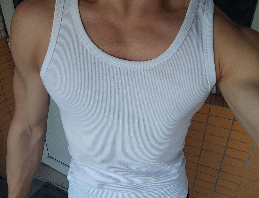【帅哥】22岁重庆猛男崽儿,精悍公狗腰饱满胸肌,这人鱼线太绝了谁顶得住(组图) - 15