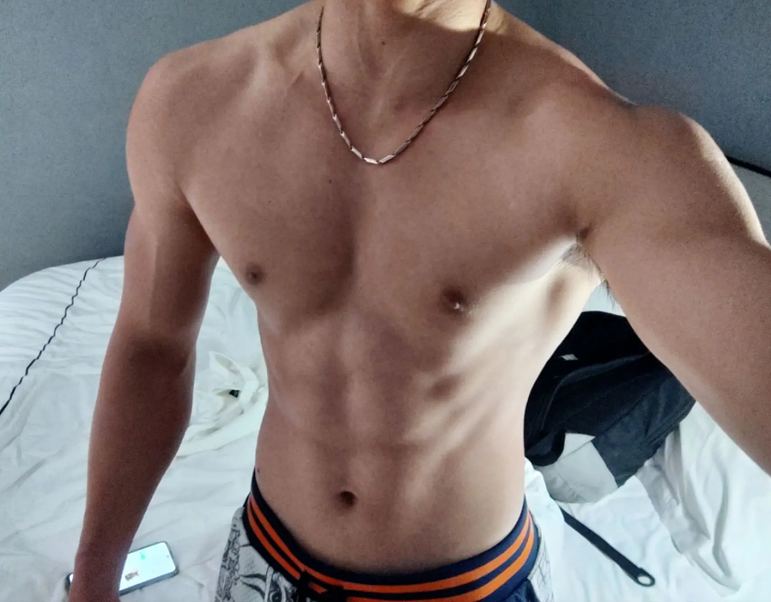 【帅哥】22岁重庆猛男崽儿,精悍公狗腰饱满胸肌,这人鱼线太绝了谁顶得住(组图) - 8