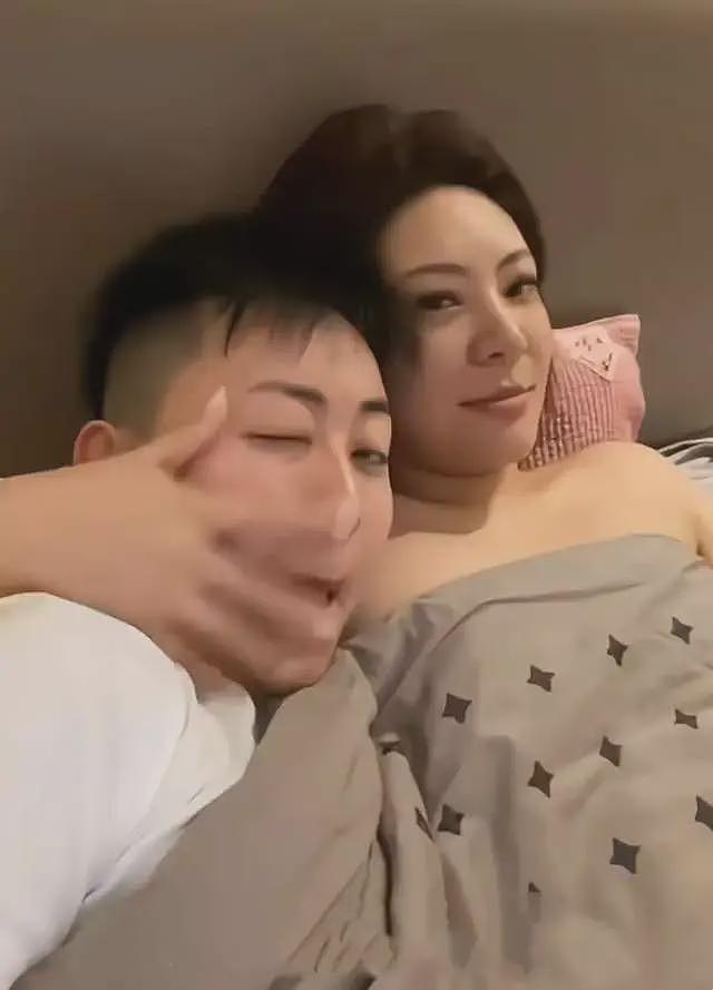 起猛了！“女霸总”叶海洋被逼宫，女友深夜官宣恋情，曝多张床照（组图） - 10