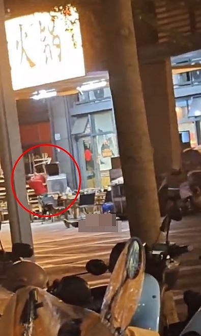 疑涉金钱纠纷!男子深圳火锅店连捅多刀残杀1女,未逃走静待警方(视频/组图) - 3