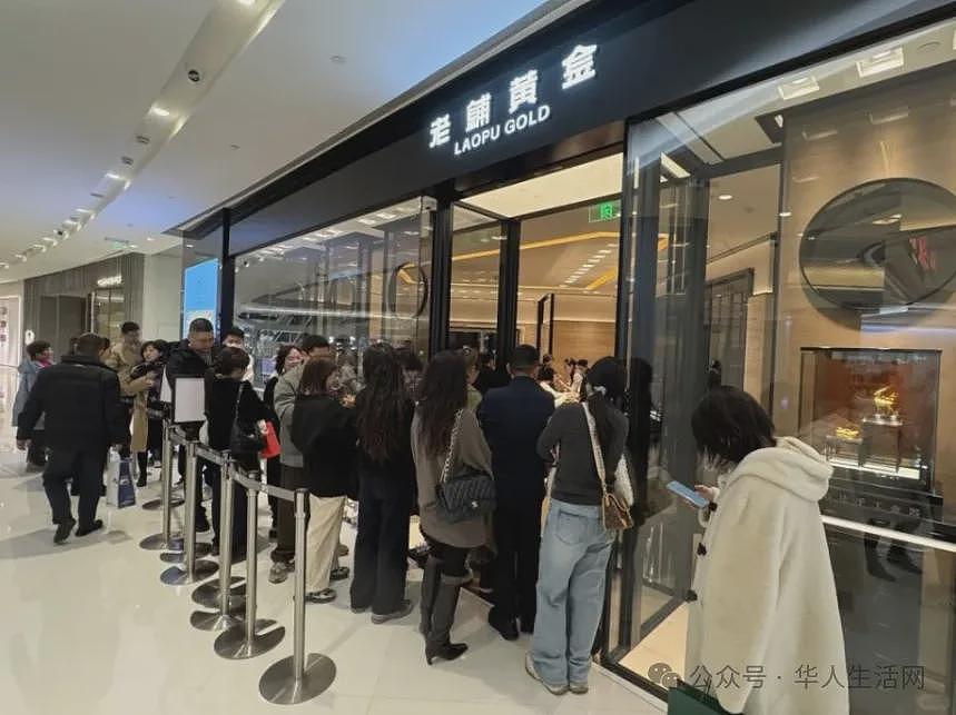 “金”动全国！国际金价跳水引发中国抢金潮，“限购令”升级防黄牛（组图） - 1